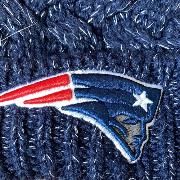 NEW ENGLAND PATRIOTS Knit Cuffed Beanie Hat Blue Silver Metallic White Pom Pom - Picture 11 of 15